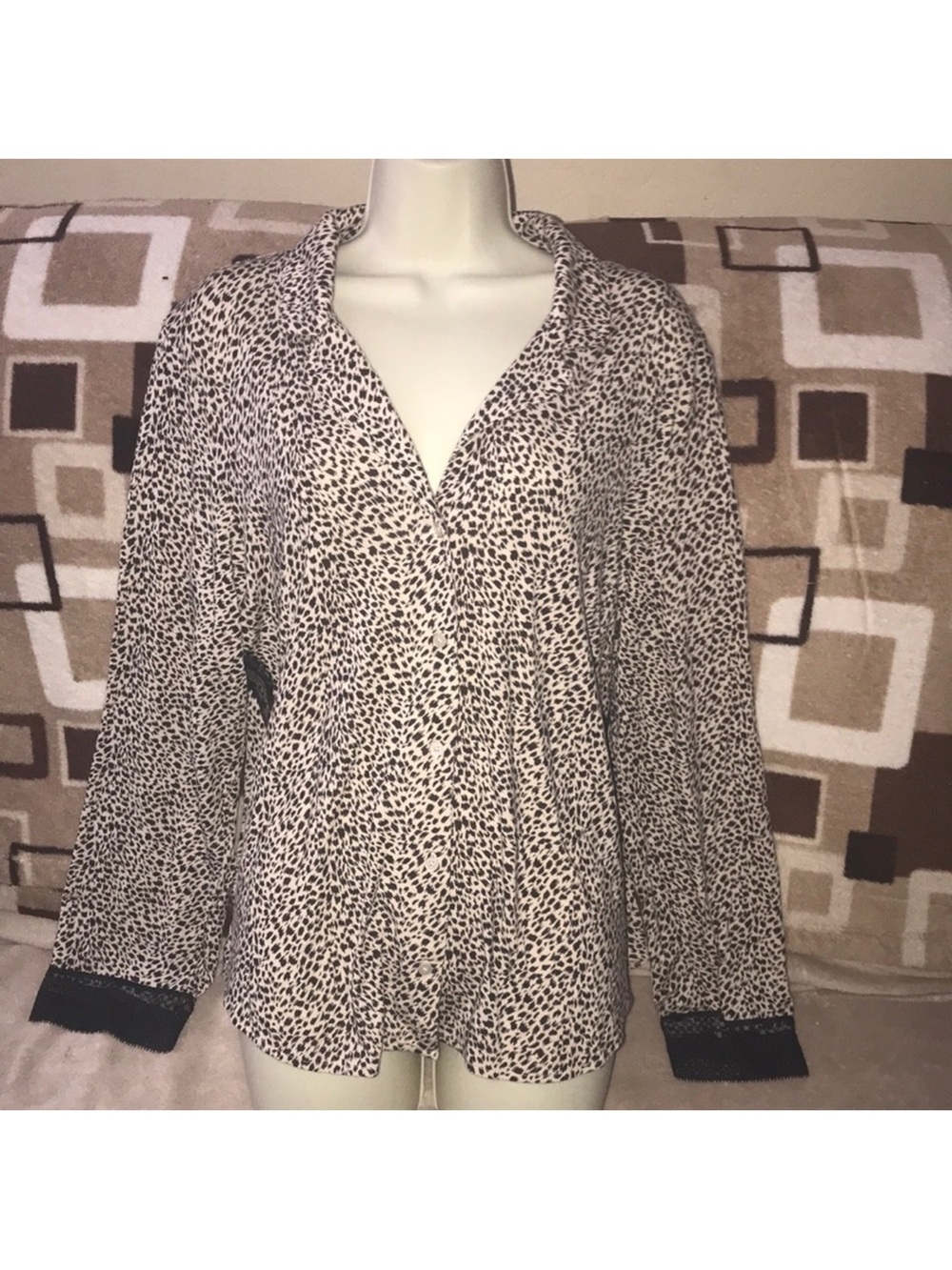 Victoria’s Secret XL V-Neck Long Sleeve Animal Print sleepwear top- Black/Cream